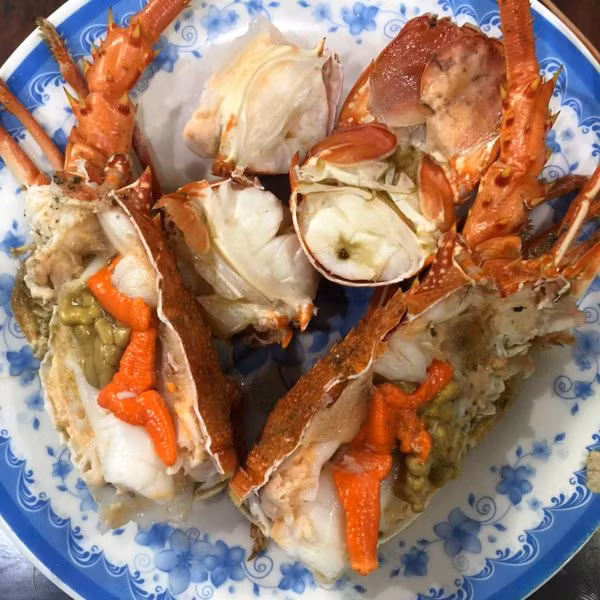 Tôm hùm Angola chế biến nhiều món như hấp, nướng bơ tỏi, nướng...Ảnh: Daohaisan.