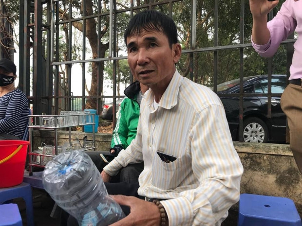 Ông Lai người bắt được con rắn kể lại.