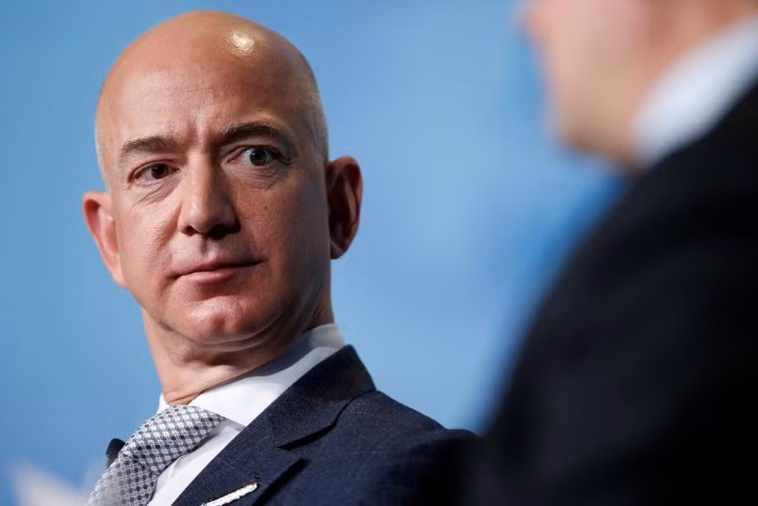 Có thể thấy tài sản ròng của Jeff Bezos đã tăng với tốc độ đáng kinh ngạc. Tính từ đầu năm đến nay, mỗi phút tài sản của Jeff Bezos tăng khoảng 231.000 USD, gấp 4 lần lương một năm của công nhân Mỹ. Ảnh: Newsweek.