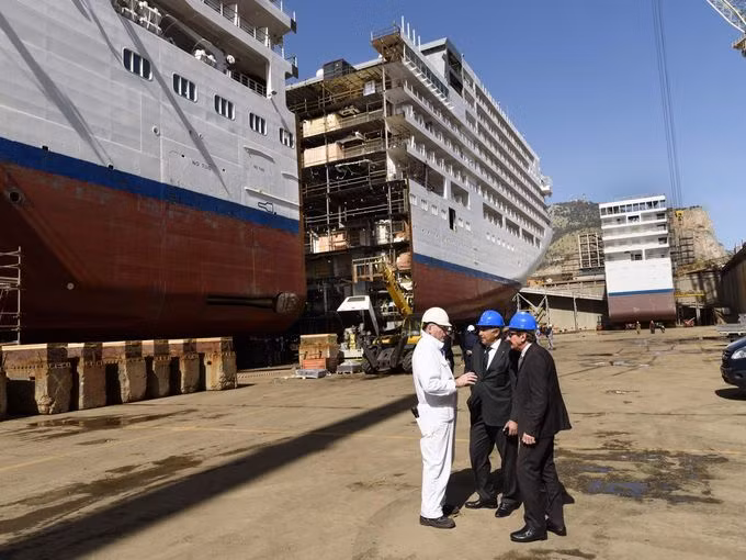 Theo dự kiến, du thuyền sẽ hoàn thành trong 450.000 giờ với sự góp mặt của 500 công nhân lành nghề.