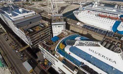 Du thuyền Silver Spirit của hãng Silversea Cruises sẽ kéo dài thêm 15m bằng cách cưa đôi lắp vào giữa rồi nối lại.