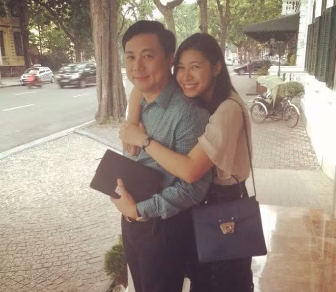 Sau thời gian du học, Ngọc Mỹ về nước và tiếp quản vai trò quan trọng trong tập đoàn, trở thành người cộng sự của bố khi vừa bước sang tuổi 23. Ảnh: Zing.