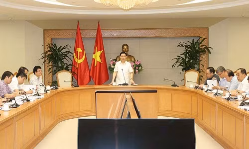 Phó Thủ tướng Vương Đình Huệ chủ trì cuộc họp. Ảnh: Thành Trung