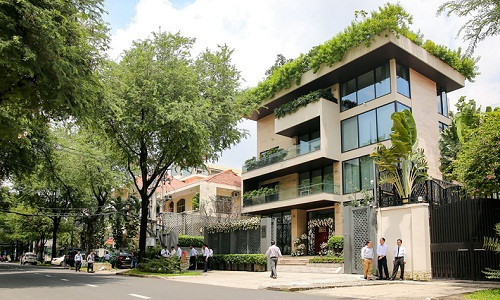 Hoa hậu Đặng Thu Thảo sống cùng chồng và gia đình trong căn căn biệt thự khang trang nằm ngay trục đường lớn thuộc quận 1, TP HCM. Ảnh: Zing.