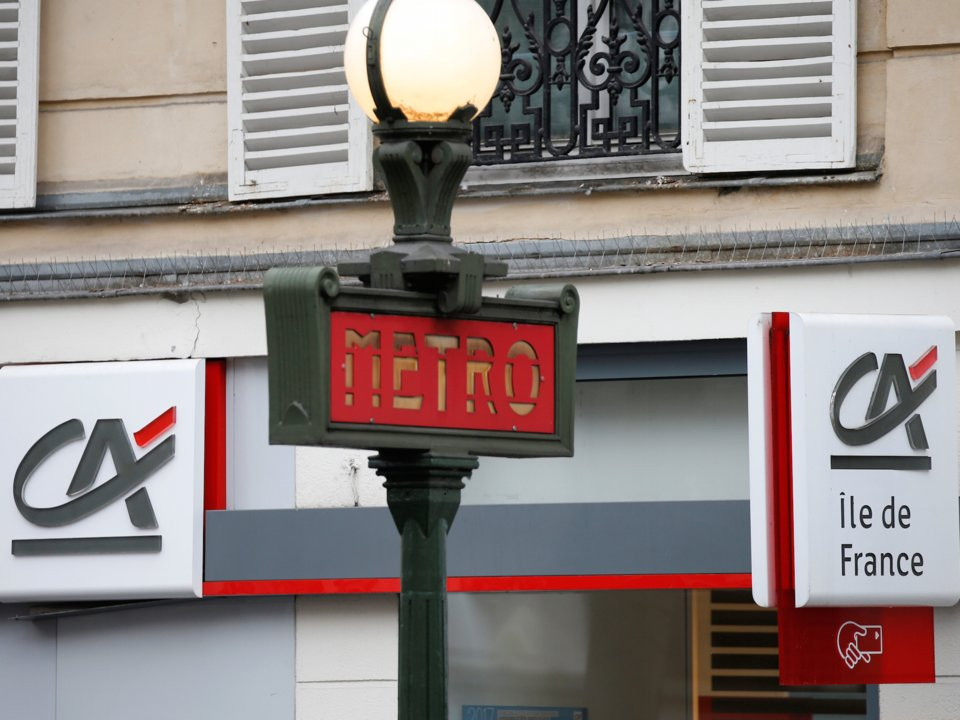 Crédit Agricole là tập đoàn ngân hàng bán lẻ lớn nhất tại Pháp, lớn thứ hai châu Âu, thứ 10 trên thế giới với 2.120 tỷ USD. Nguồn ảnh: Business Insider.