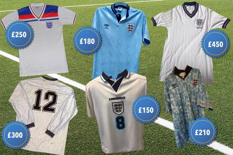 Thậm chí, những chiếc áo bóng đá của đội tuyển Anh từ những mùa World Cup trước đây cũng được đem ra rao bán trên eBay. Trong ảnh là áo phong cách retro được rao bán trên eBay với giá 300 bảng Anh. Ảnh: Thesun.