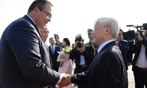 Tong Bi thu den Budapest, bat dau tham chinh thuc Hungary