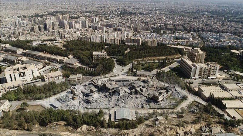 Thiệt hại sau vụ không kích do Mỹ đứng đầu nhằm vào trung tâm nghiên cứu nằm gần thủ đô Damascus của Syria.