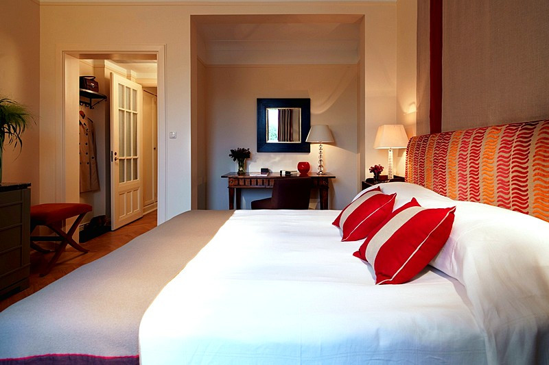 223 phòng ngủ trong khách sạn có thiết kế đặc biệt kết hợp phong cách cổ điển Nga và hiện đại. Ảnh: Agoda.