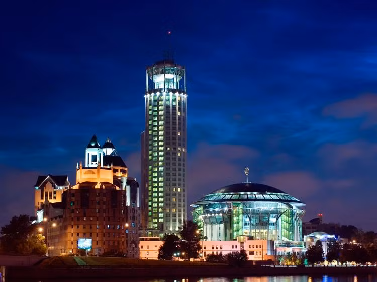 Là khách sạn 5 sao từng đạt giải thưởng, Swissotel Krasnye Holmy tọa lạc tại vị trí trung tâm trong khu vực cao cấp của thành phố Moscow, gần điện Kremlin cũng như Quảng trường Đỏ. Ảnh: Litpa.