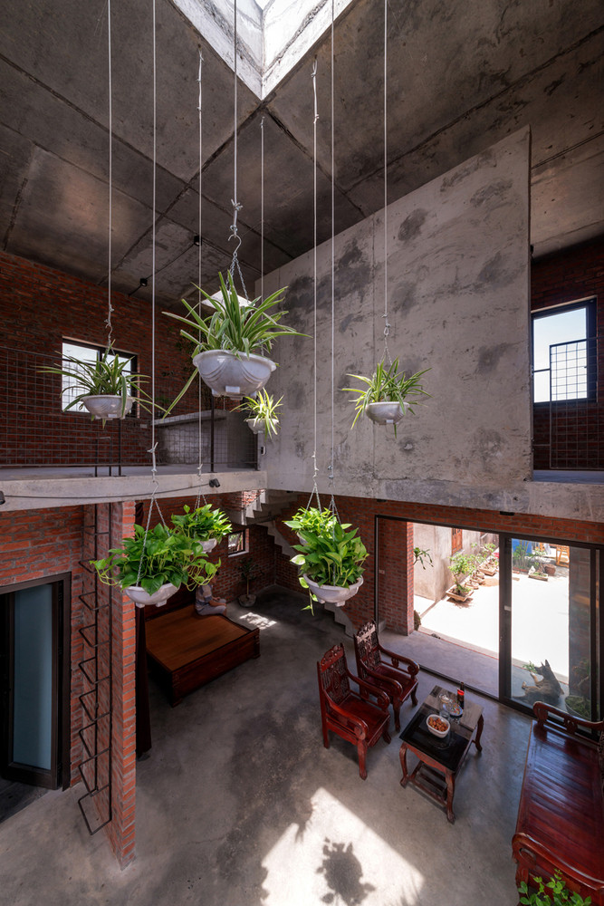 Cây xanh xuất hiện mọi góc trong nhà.