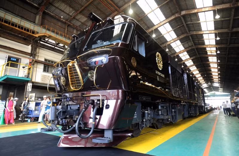 Tổng chi phí đầu tư cho toàn bộ đoàn tàu là 3 tỷ yên (tương đương 621 tỷ đồng).