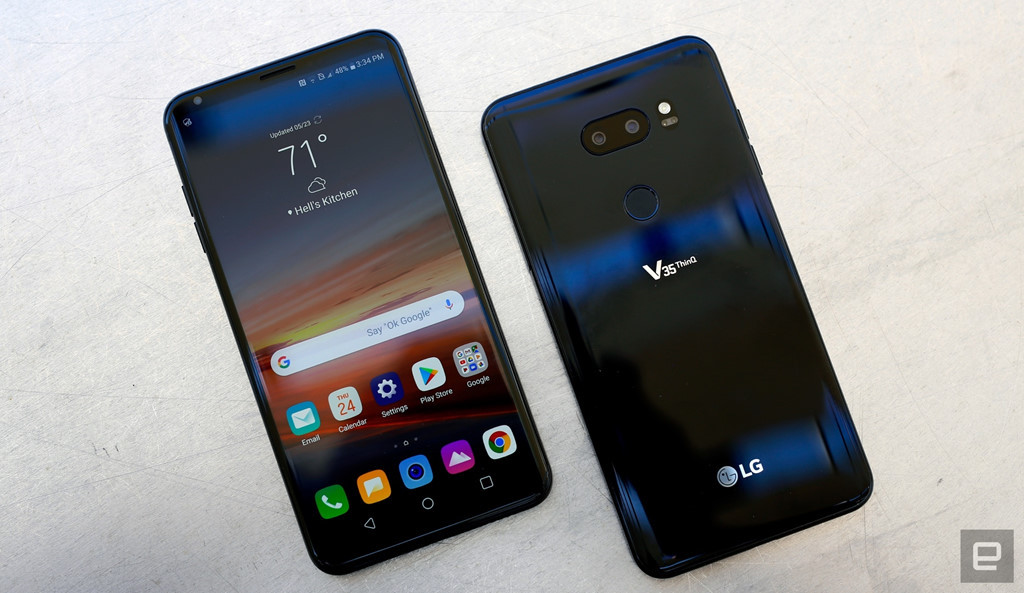 Những thông số khác của V35 ThinQ gồm RAM 6 GB, dung lượng 64 hoặc 128 GB. Máy sử dụng viên pin 3.300 mAh (lớn hơn G7 10%) và đạt chuẩn chống nước IP68. Máy sẽ lên kệ tại Mỹ vào ngày 8/6 với giá 900 USD. Ở tầm giá này, nó sẽ cạnh tranh với Galaxy S9 (920 USD), iPhone X (999 USD) và nhiều đối thủ cứng cựa khác.