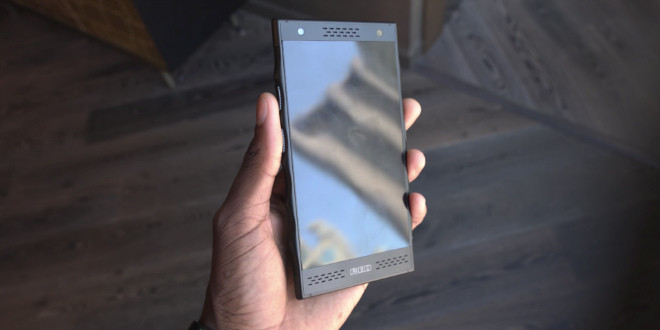 Một khi smartphone Hydrogen One ra đời, chắc chắn sẽ tạo ra hương vị mới cho làng smartphone, dù rằng ở mức 1.200 USD, thì đây không hề là sản phẩm rẻ chút nào.