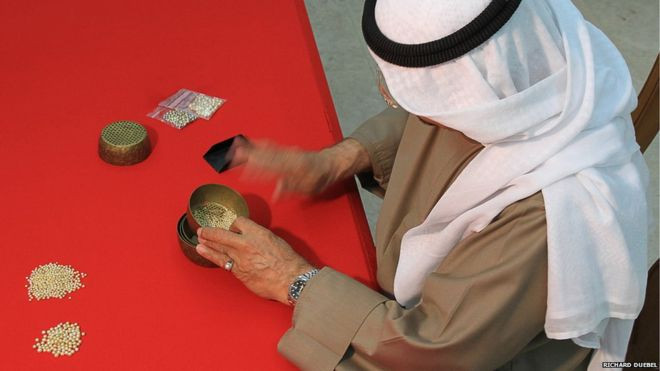 Thay vào đó là nghề nuôi cấy ngọc trai với công nghệ vô cùng tinh xảo. Ảnh: BBC.