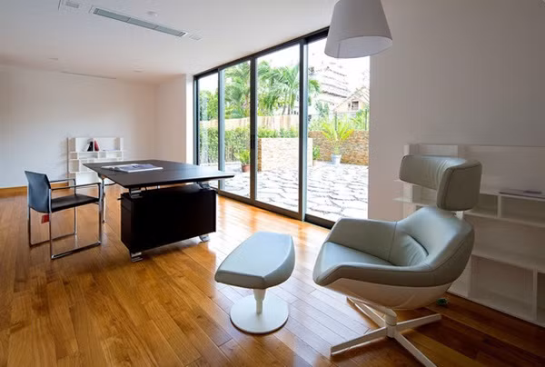 Góc làm việc rộng rãi và thoáng sáng.