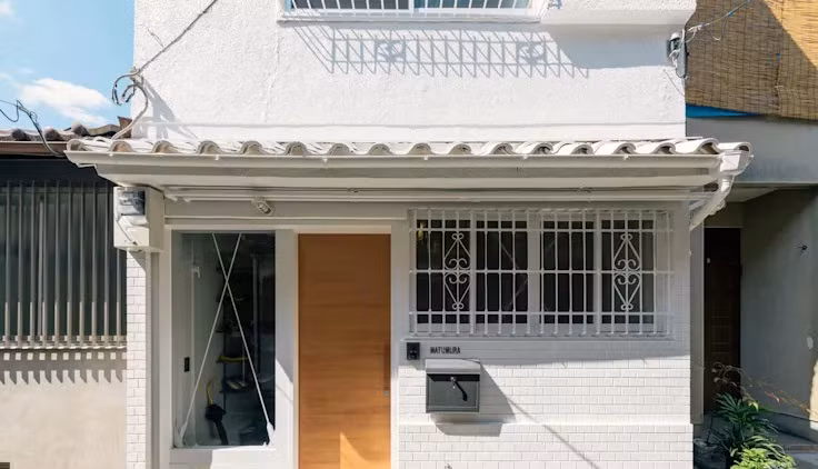 Tông màu trắng được sử dụng tối đa giúp tạo cảm giác nới rộng không gian cho người nhìn