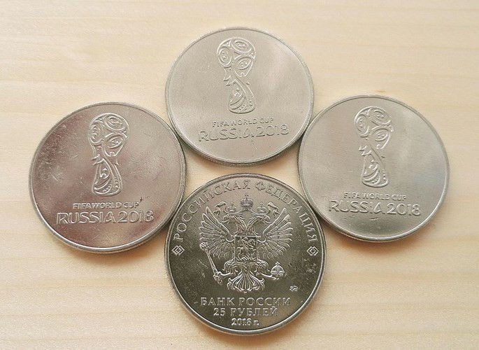 Đồng xu 25 rúp phát hành kỷ niệm nhân dịp Nga lần đầu được tổ chức World Cup. Ảnh: Sputnik.