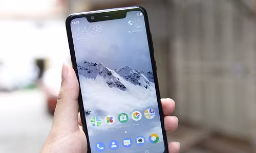 Chỉ sau vài ngày ra mắt tại Trung Quốc, Nokia X5 đã được mang về Việt Nam dưới dạng xách tay. Đây là mẫu di động phổ thông của HMD Global, thừa hưởng những yếu tố đang ăn khách như màn hình notch giống iPhone X, camera kép đặt dọc...