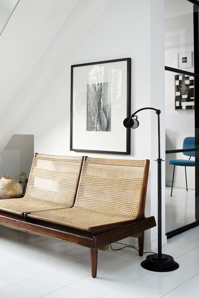 Ghế ngồi thư giãn gợi cảm giác cổ xưa.