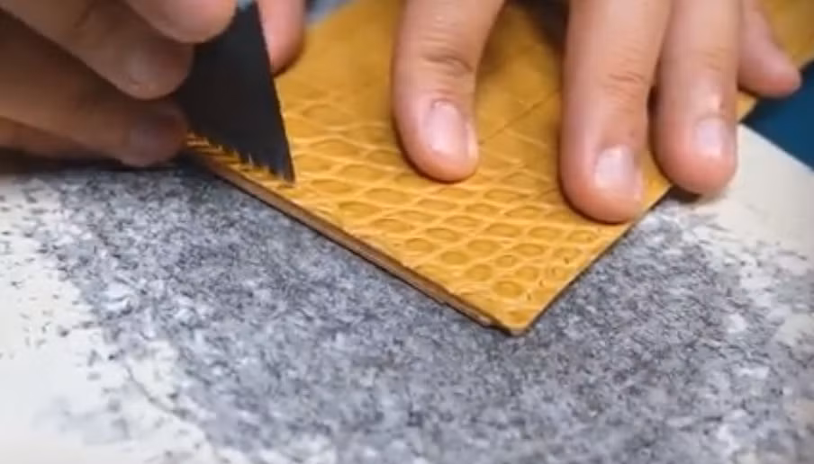 Đây là một khâu quan trọng vì nó quyết định đến độ sắc sảo và tinh tế của sản phẩm.