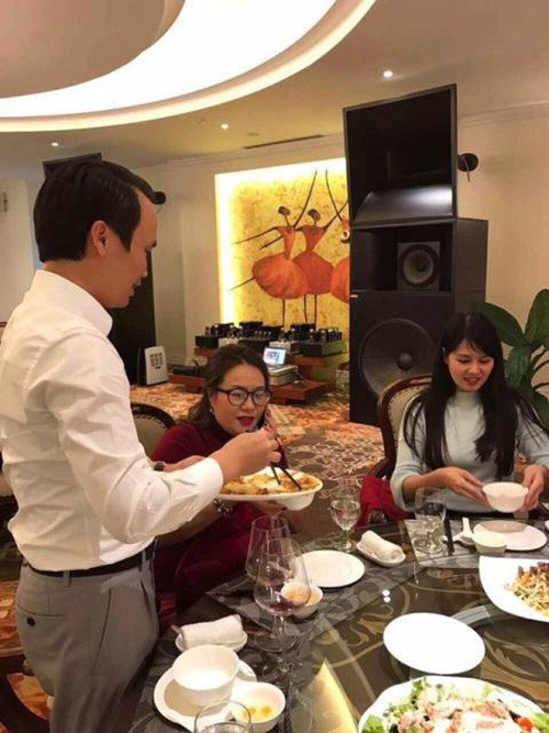 Trên trang cá nhân, vị đại gia thay mặt anh em trong tập đoàn gửi lời cảm ơn chân thành đến các lãnh đạo nữ của FLC nói riêng, cán bộ nhân viên nữ của FLC nói chung và chúc mừng một nửa thế giới nhân ngày 8/3. Ảnh: FB Trinh Văn Quyet.