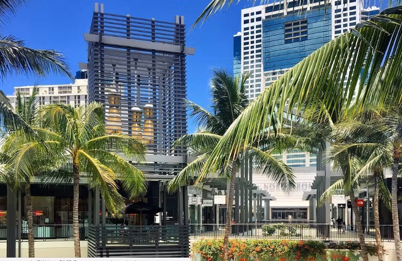 Trung tâm mua sắm Ala Moana có doanh thu trên 1.500 USD/ mỗi m2. Nguồn ảnh: Business Insider. Video: Xây dựng trung tâm thương mại lớn nhất Thế giới tại Dubai. Nguồn: VTC14.