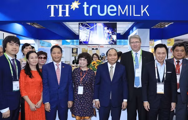 Thu tuong tham quan gian hang TH tai Hoi cho Food and Hotel Asia-Hinh-3