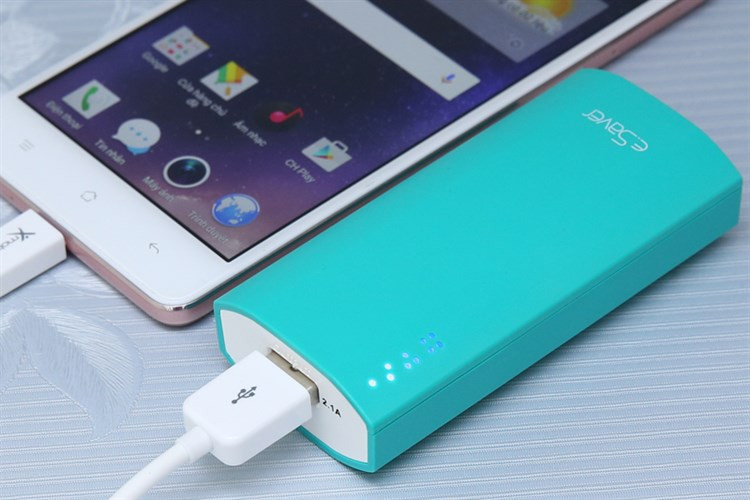 Về chế độ bảo hành, thông thường, hàng chính hãng được bảo hành từ 1-2 năm 1 đổi 1, còn hàng giả chỉ bảo hành từ 3-6 tháng và 1 đổi 1 chỉ trong vòng 10 ngày. Ảnh: Dienmayxanh.