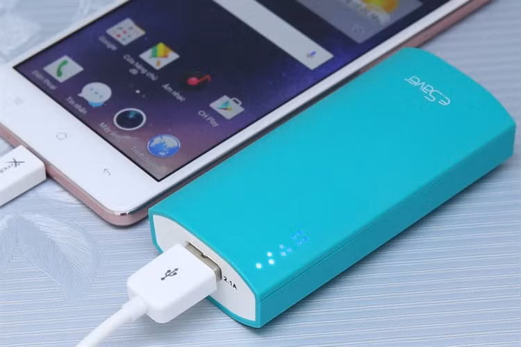 Về chế độ bảo hành, thông thường, hàng chính hãng được bảo hành từ 1-2 năm 1 đổi 1, còn hàng giả chỉ bảo hành từ 3-6 tháng và 1 đổi 1 chỉ trong vòng 10 ngày. Ảnh: Dienmayxanh.