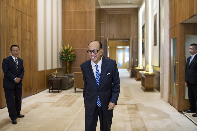 Với số tiền tiết kiệm được khi đó, Lý Gia Thành thu mua những khu tập thể, nhà máy trên khắp Hồng Kong. Khi thị trường nhà đất phục hồi, ông Lý Gia Thành bắt đầu "hái ra tiền". Ảnh: BI.