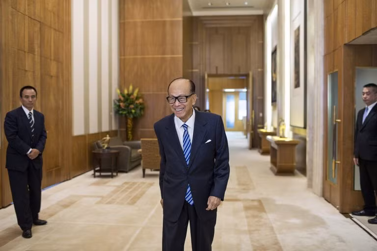 Với số tiền tiết kiệm được khi đó, Lý Gia Thành thu mua những khu tập thể, nhà máy trên khắp Hồng Kong. Khi thị trường nhà đất phục hồi, ông Lý Gia Thành bắt đầu "hái ra tiền". Ảnh: BI.