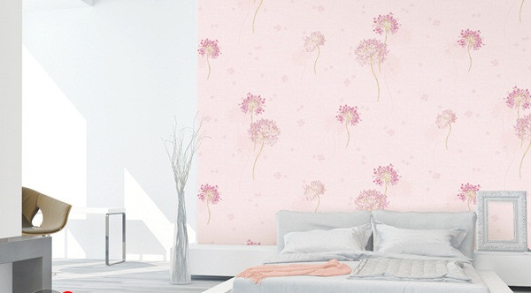 Giấy dán tường hoa mỏng cho phòng ngủ tạo cảm giác dịu dàng. Ảnh: Giaydantuongtphcm.