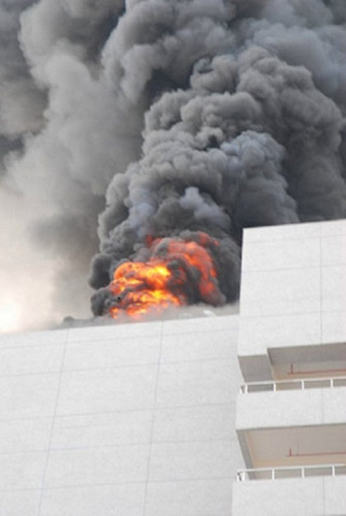 Những cột khói bốc cao kinh hoàng. Ảnh: Vietnamnet.