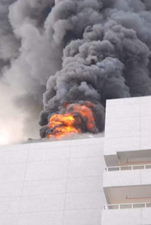 Những cột khói bốc cao kinh hoàng. Ảnh: Vietnamnet.