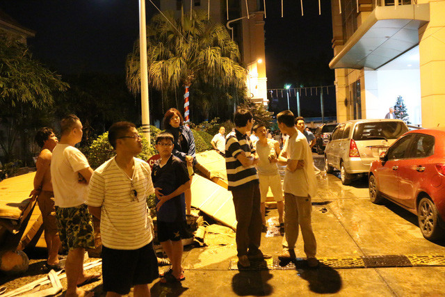 Người dân hoảng loạn sau đám cháy dù không có thương vong. Ảnh: Tuổi trẻ.