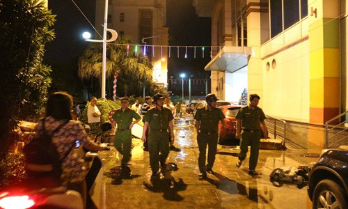 Trước đó, đã có nhiều vụ cháy chung cư cao cấp. Rạng sáng 12/1/2018, một kho chứa dụng cụ thể dục thể thao ở tầng 1 chung cư Rubyland, (Tân Phú, TP HCM) bốc cháy khiến cư dân hoảng loạn. Ảnh: Tuổi trẻ.