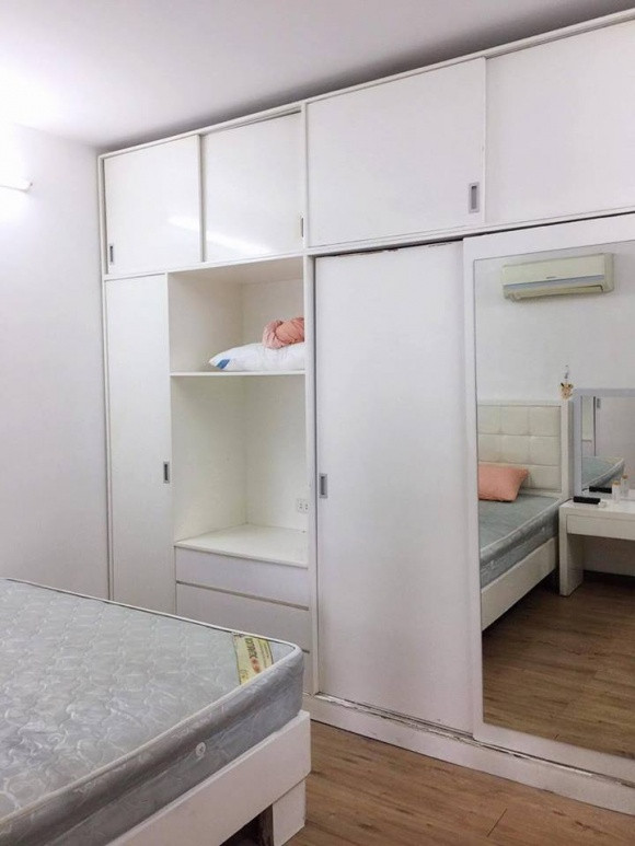 Khi đó, vì có suy nghĩ "an cư mới lạc nghiệp" nên chân dài này vay mượn thêm của người thân để có chốn đi về, yên tâm phát triển sự nghiệp.