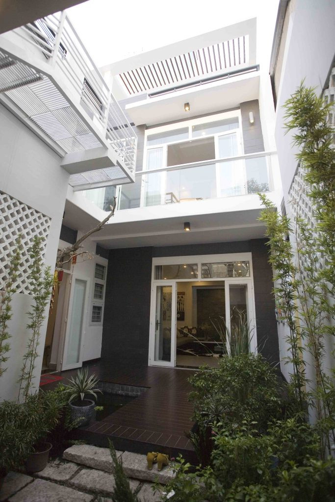 Điểm nổi bật của ngôi nhà phố là phong cách hiện đại, các gam màu được sử dụng nhẹ nhàng.