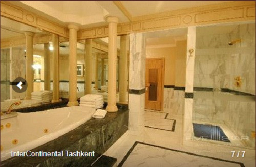 Phòng tắm hiện đại, ốp đá sang trọng. Ảnh: Fivestaralliance.