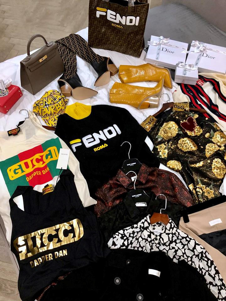 Mới đây, Kỳ Duyên chia sẻ trên trang cá nhân bộ sưu tập hàng hiệu đồ sộ trước khi tham dự Pairs Fashion Week mùa xuân hè 2019. Váy áo, phụ kiện đều thuộc các nhà mốt nổi tiếng như Gucci, Dior, Hermes, Fendi... Ảnh: Zing.