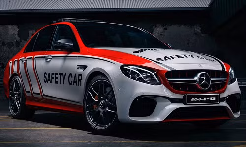 Mercedes-AMG E63 S 4MATIC+ là một trong những mẫu sedan mạnh mẽ nhất trên thế giới. Mới đây, mẫu xe này đã được ban tổ chức giải đua Liqui-Moly Bathurst 12-Hour của Úc lựa chọn là chiếc xe dẫn đường.