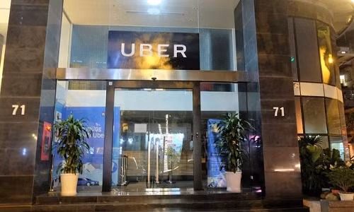 Việc trung tâm hỗ trợ đối tác lớn nhất của Uber Việt Nam - Greenlight Hub tại Hà Nội - đóng cửa khiến nhiều người bất ngờ.
