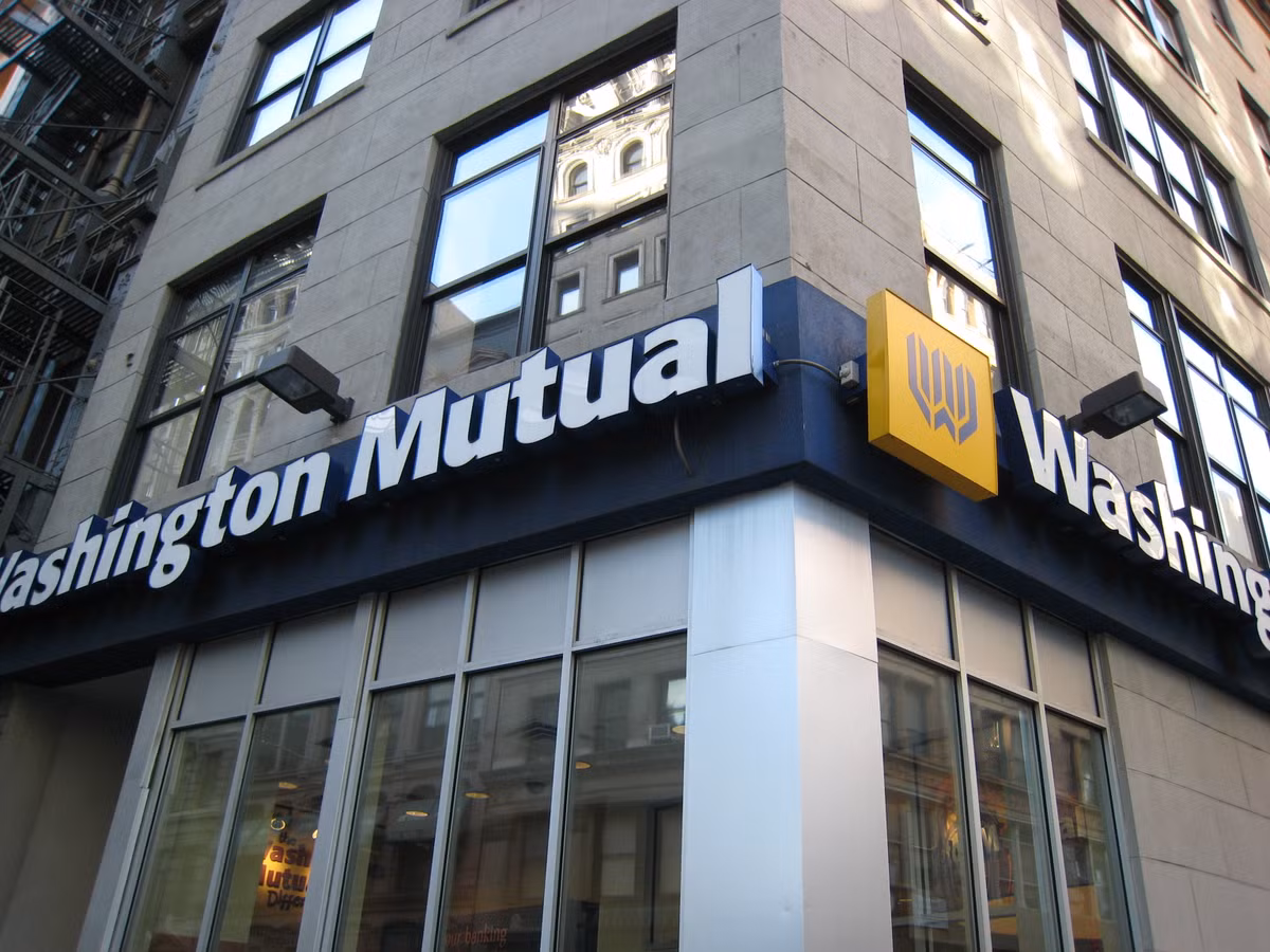 Mùa thu năm 2008, một số ngân hàng lớn lâu đời như Wachovia và Washington Mutual biến mất do bị các ngân hàng khác thâu tóm với mức giá rẻ mạt. Ảnh: Wiki.