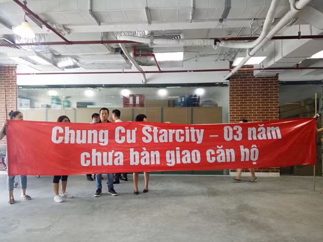 Sau 3 năm, cư dân vẫn chưa được bàn giao sổ đỏ.