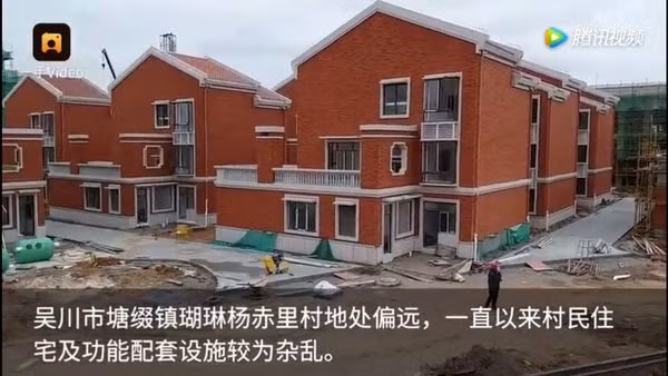 Đầu năm 2017, doanh nhân họ Trần ở Thâm Quyến (Trung Quốc) đã bỏ ra 80 triệu tệ để xây 48 căn biệt thự cho dân ở hoàn toàn miễn phí. Ảnh: Tengxun.