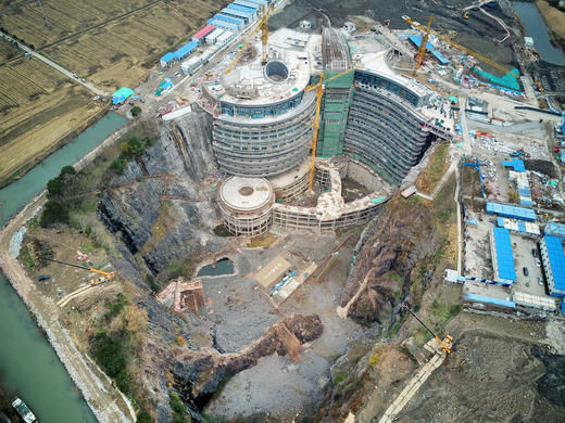 Khách sạn Shimao Wonderland InterContinental có tổng diện tích 61.000 m2. Ảnh: Atlas Obscura.