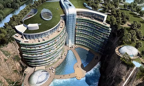 Sau hơn một thập kỷ xây dựng, khách sạn dưới lòng đất Shimao Wonderland InterContinental ở Trung Quốc dự kiến sẽ được khánh thành vào tháng 10 tới. Ảnh: Hotelmanagement.