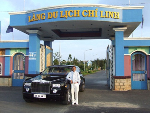 Năm 1965, ông Lê Ân và bà Lan kết hôn, cùng chung sống tại căn nhà số 408 Cách mạng tháng 8 (quận Tân Bình, TP HCM) do ông đứng tên. Năm 1980, ông bị bắt tại Bến Tre. Sau 4 năm ở tù ông được về thì người vợ xin ly hôn. Tòa thuận tình và giao hết tài sản, bao gồm cả căn nhà cho bà Lan. Ảnh: Tuổi trẻ.