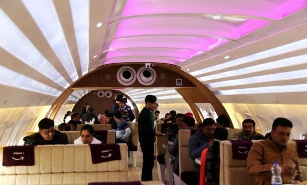 Runway 1 đón khoảng 500 thực khách mỗi ngày. Con số này tăng gấp đôi vào cuối tuần.